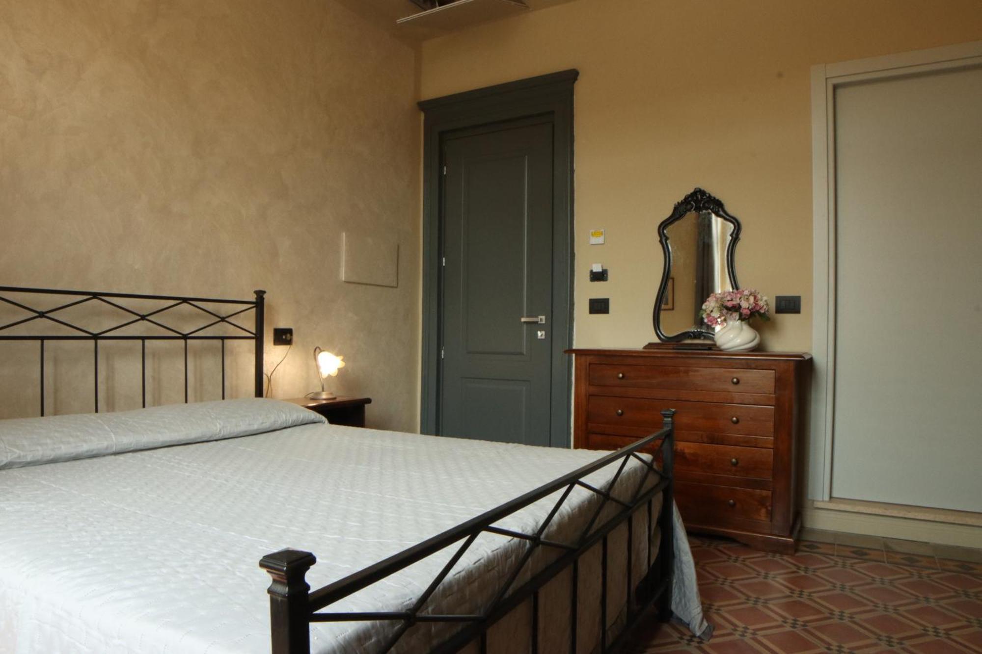 Bed and Breakfast Di Vin Roero Vezza d'Alba Esterno foto